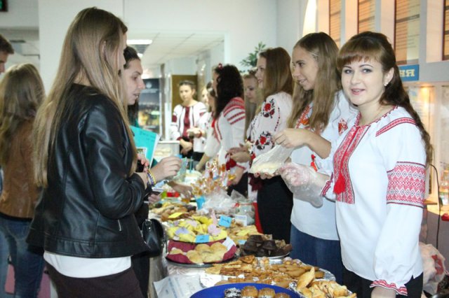 Патріотичний благодійний ярмарок 1 жовтня 2014