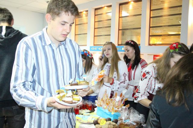 Патріотичний благодійний ярмарок 1 жовтня 2014