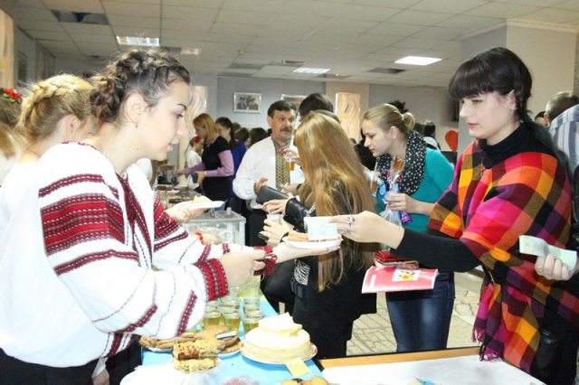 Патріотичний благодійний ярмарок 1 жовтня 2014