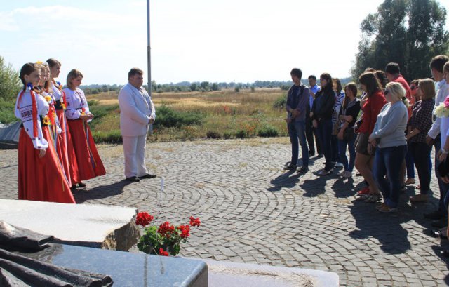 Драгоманівці відвідали Меморіал «Пам’яті героїв Крут»