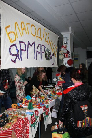 Благодійний ярмарок в НПУ 16 грудня 2014