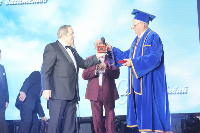 Вручення мантії Почесного професора, Червона калина, 25.02.2015