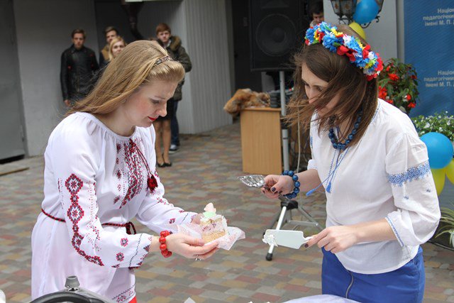 Благодійний ярмарок Драгоманівська родина