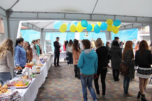Благодійний ярмарок Драгоманівська родина