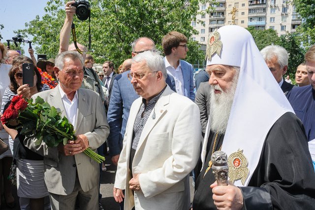 Драгоманівці взяли участь у відкритті пам’ятника своєму випускнику Андрію Малишку