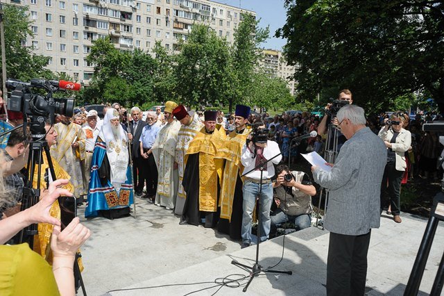 Драгоманівці взяли участь у відкритті пам’ятника своєму випускнику Андрію Малишку