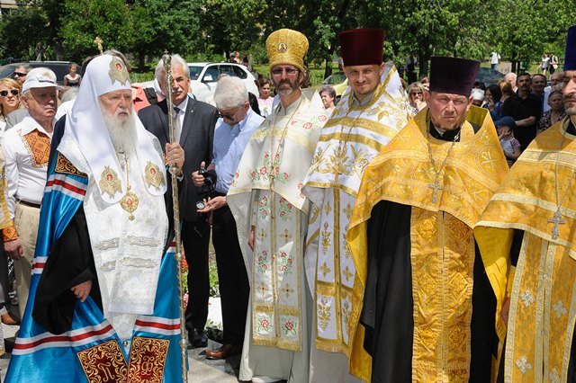 Драгоманівці взяли участь у відкритті пам’ятника своєму випускнику Андрію Малишку
