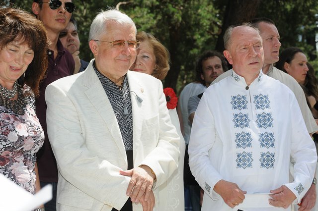 Драгоманівці взяли участь у відкритті пам’ятника своєму випускнику Андрію Малишку