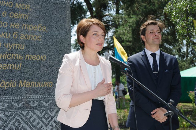 Драгоманівці взяли участь у відкритті пам’ятника своєму випускнику Андрію Малишку