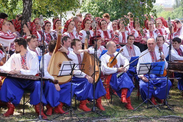 Драгоманівці взяли участь у відкритті пам’ятника своєму випускнику Андрію Малишку