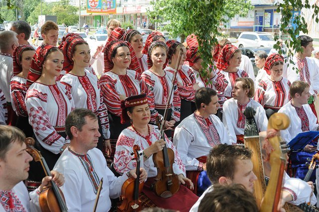 Драгоманівці взяли участь у відкритті пам’ятника своєму випускнику Андрію Малишку