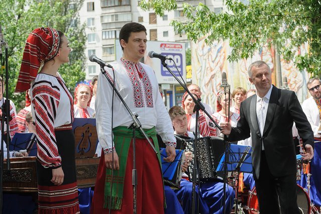 Драгоманівці взяли участь у відкритті пам’ятника своєму випускнику Андрію Малишку