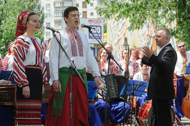 Драгоманівці взяли участь у відкритті пам’ятника своєму випускнику Андрію Малишку