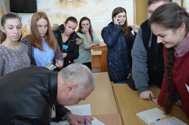 Презентація роману випускника факультету української філології Сергія Батурина «Шизгара»