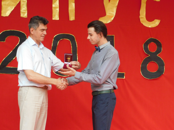 Випуск активістів