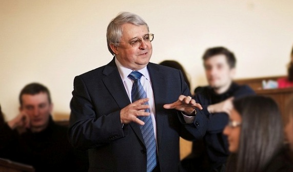 ректор зі студентами університету27